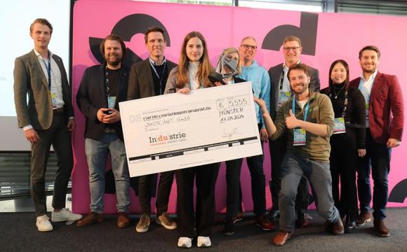 Finalisten und Jury des Start-up-Wettbewerbs gemeinsam auf der Bühne