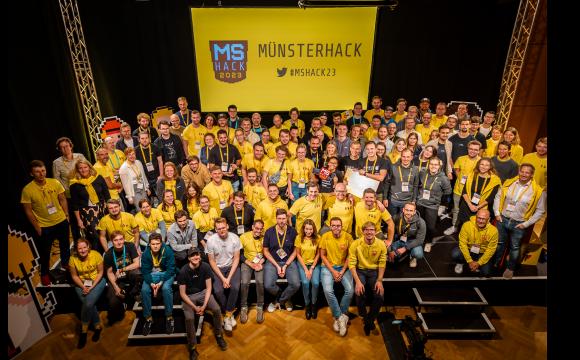 Die Teilnehmenden, Jury und Mentor:innen beim 7. Münsterhack